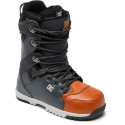 DC Mutiny Snowboard Boots