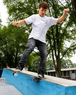 NKX Skateboard 8.25