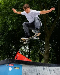 NKX Skateboard 8.25