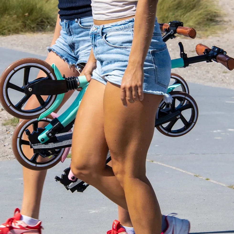 Story Retro Ride Foldable Kick Scooter
