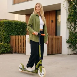 Story Retro Ride Foldable Kick Scooter