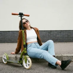 Story Retro Ride Foldable Kick Scooter