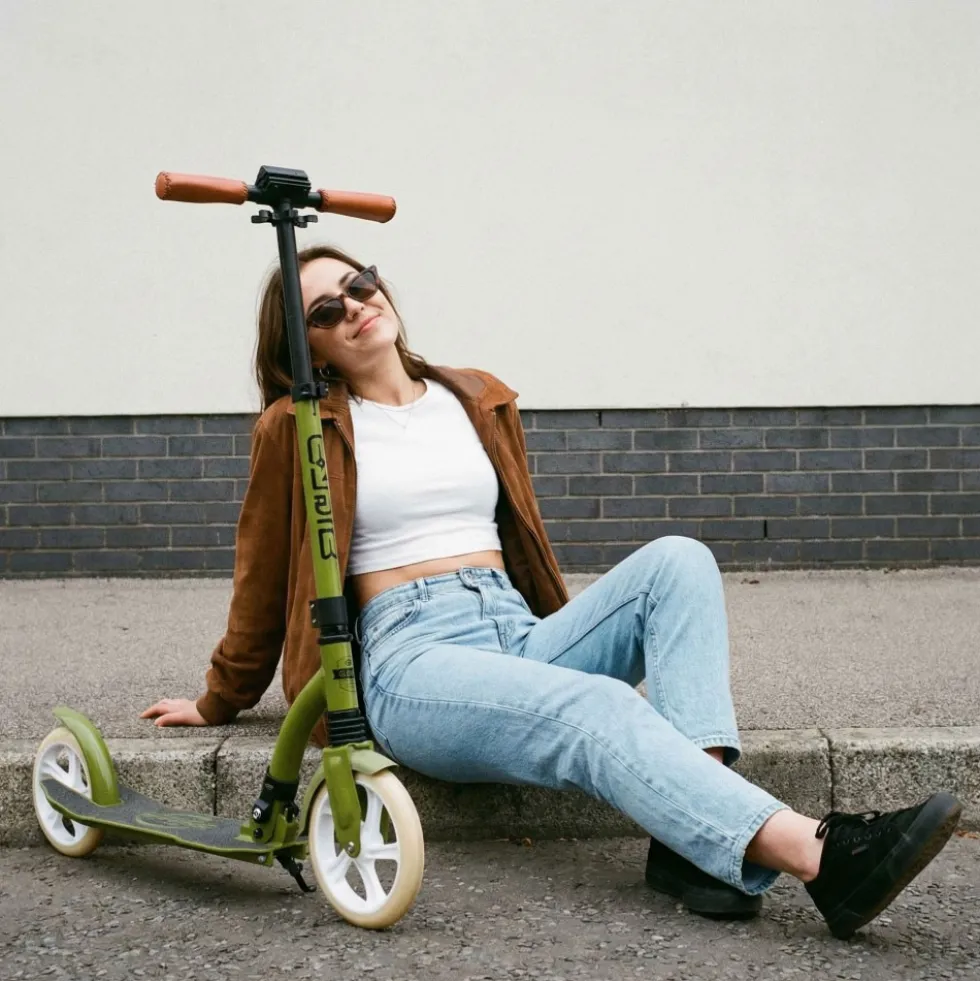 Story Retro Ride Foldable Kick Scooter