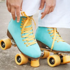 Story Retro Western Roller Skates